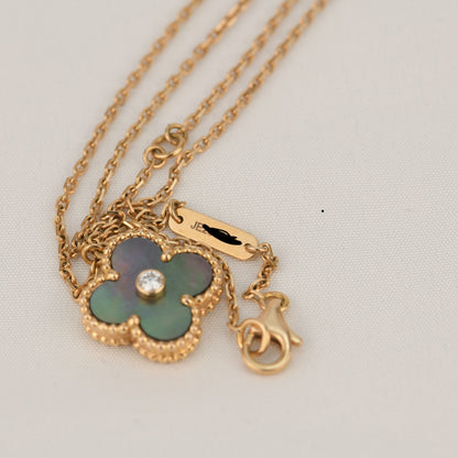 [Regalia Jewelry]CLOVER 15MM DIAMOND AND MOTHER-OF-GREY NECKLACE
