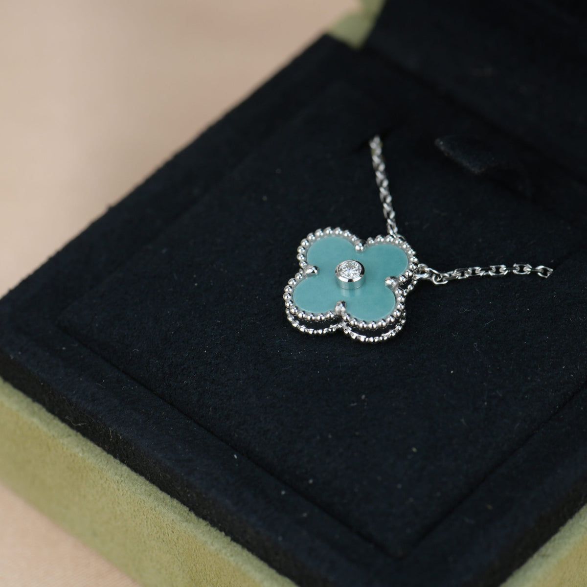 [Regalia Jewelry]CLOVER 15MM DIAMOND SVRES PORCELAIN  NECKLACE SILVER