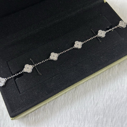 [Regalia Jewelry]CLOVER 6 MOTIF DIAMOND BRACELET