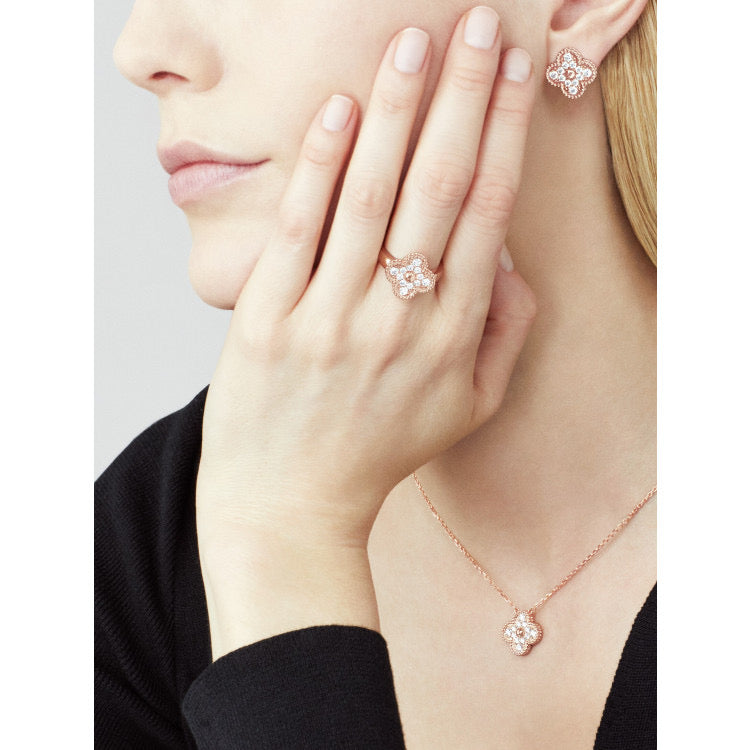 [Regalia Jewelry]CLOVER 15MM DIAMOND SINGLE FLOWER NECKLACE