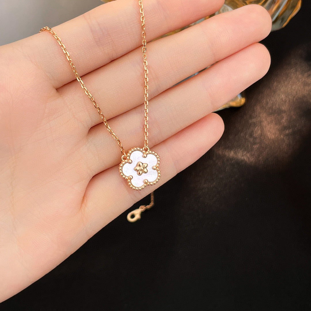 [Regalia Jewelry]LUCKY  WHITE MOP  PLUM BLOSSOM NECKLACE