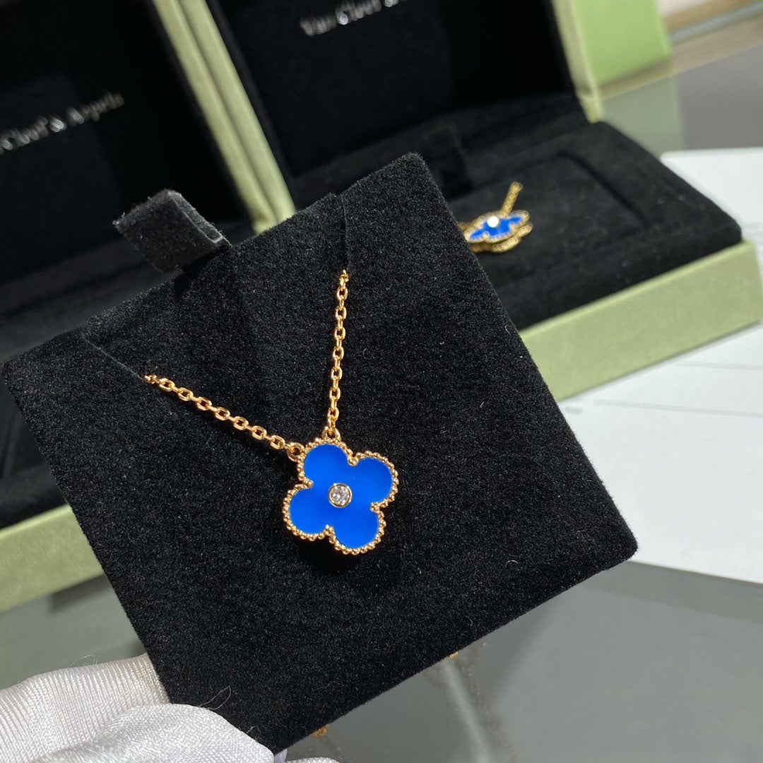[Regalia Jewelry]CLOVER 15MM DIAMOND AND BLUE AGATE NECKLACE
