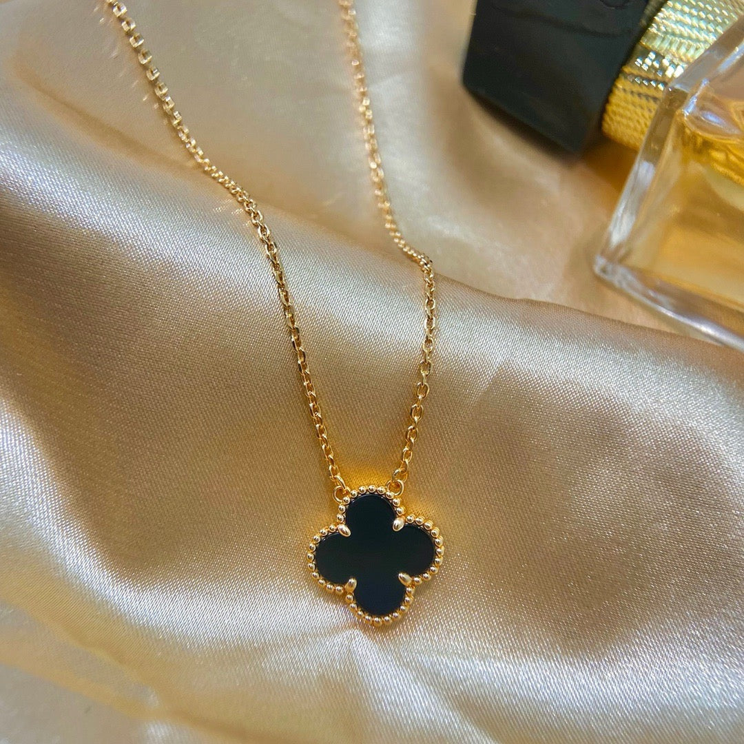 [Regalia Jewelry]CLOVER 15MM BLACK ONYX SINGLE FLOWER NECKLACE