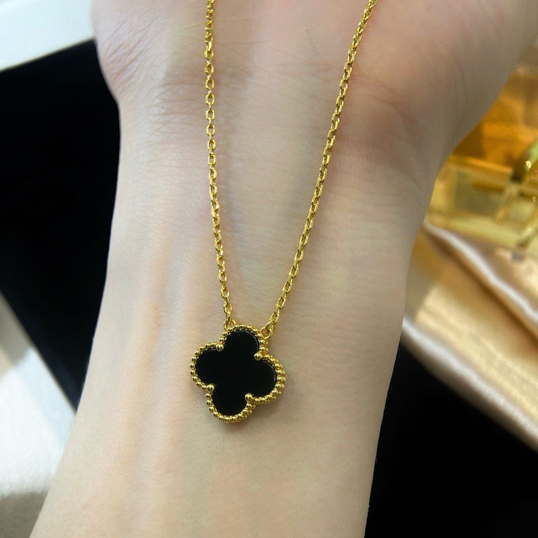 [Regalia Jewelry]CLOVER 15MM BLACK ONYX SINGLE FLOWER NECKLACE