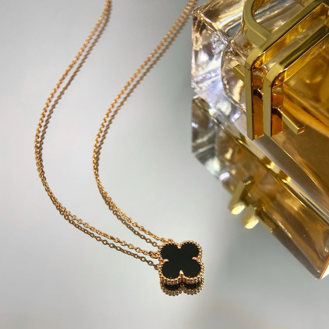 [Regalia Jewelry]CLOVER 15MM BLACK ONYX SINGLE FLOWER NECKLACE