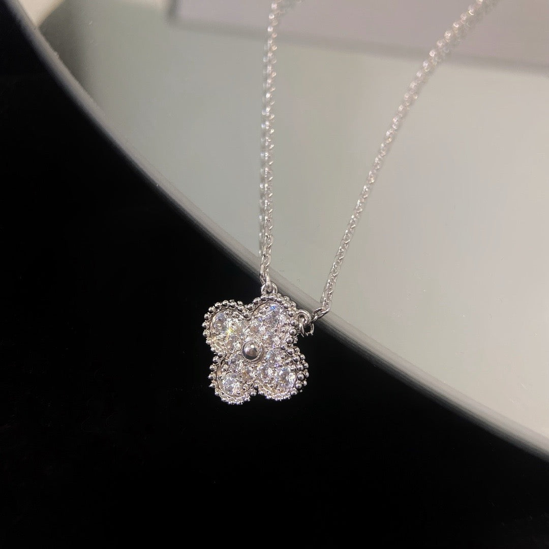 [Regalia Jewelry]CLOVER 15MM DIAMOND SINGLE FLOWER NECKLACE