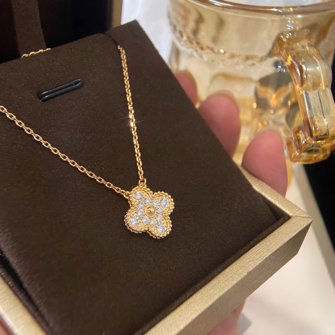 [Regalia Jewelry]CLOVER 15MM DIAMOND SINGLE FLOWER NECKLACE