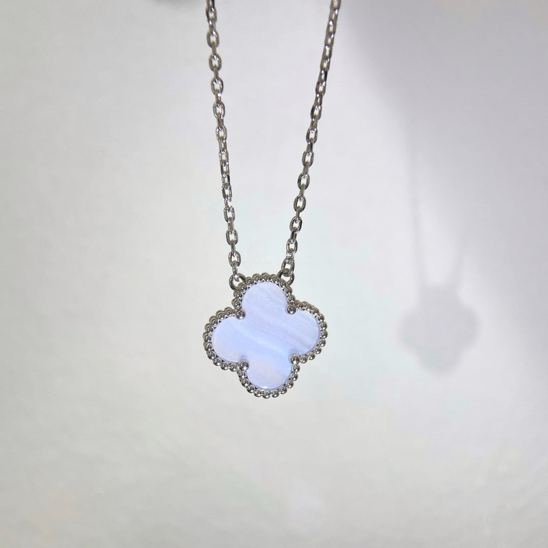 [Regalia Jewelry]CLOVER 15MM BLUE CHALCEDONY NECKLACE SILVER
