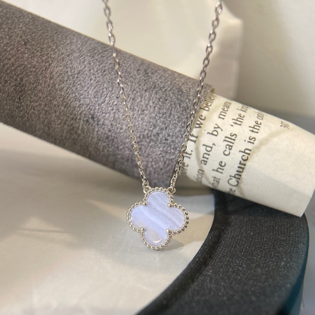 [Regalia Jewelry]CLOVER 15MM BLUE CHALCEDONY NECKLACE SILVER