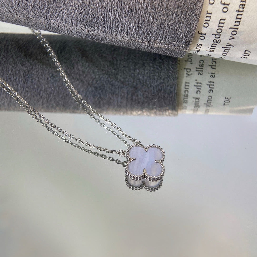 [Regalia Jewelry]CLOVER 15MM BLUE CHALCEDONY NECKLACE SILVER
