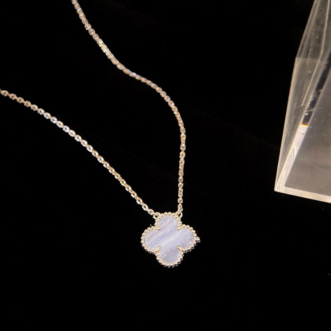 [Regalia Jewelry]CLOVER 15MM BLUE CHALCEDONY NECKLACE SILVER