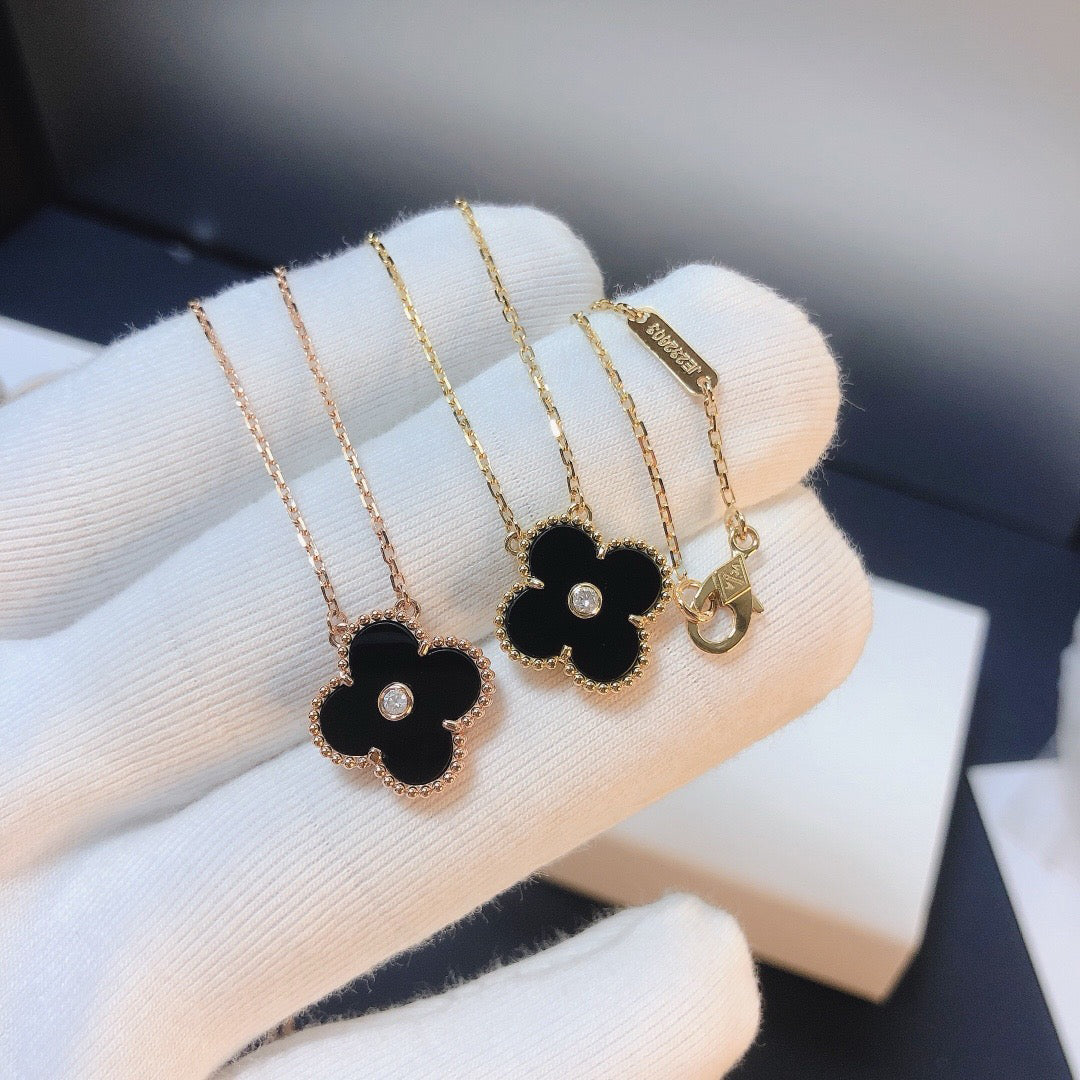 [Regalia Jewelry]CLOVER 15MM DIAMOND ONYX NECKLACE