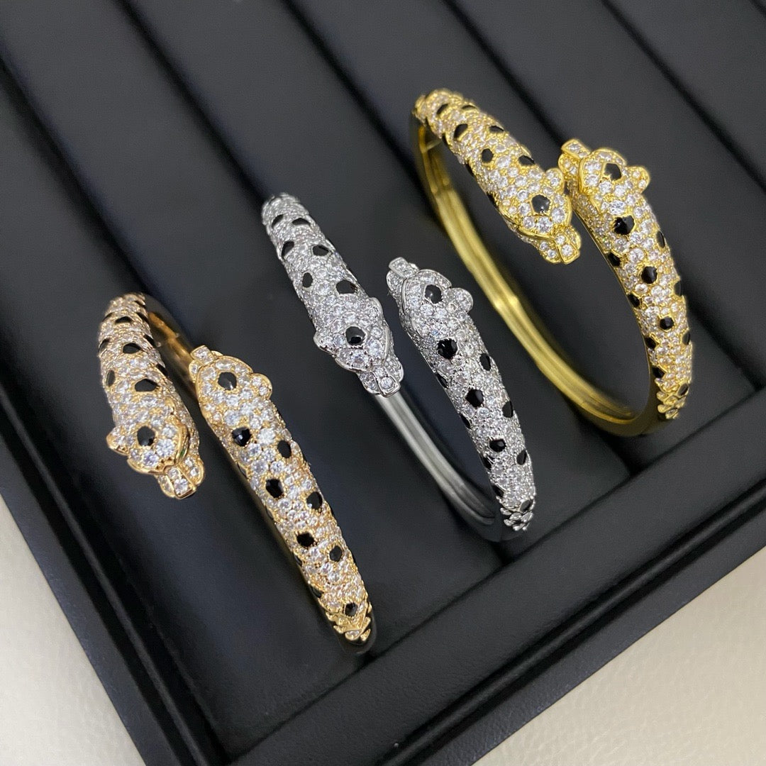[Regalia Jewelry]PANTHERE DOUBLE HEADED HALF DIAMOND OPEN BRACELET