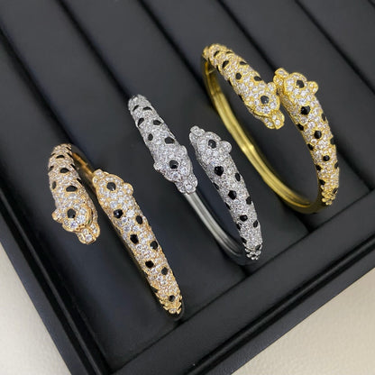 [Regalia Jewelry]PANTHERE DOUBLE HEADED HALF DIAMOND OPEN BRACELET