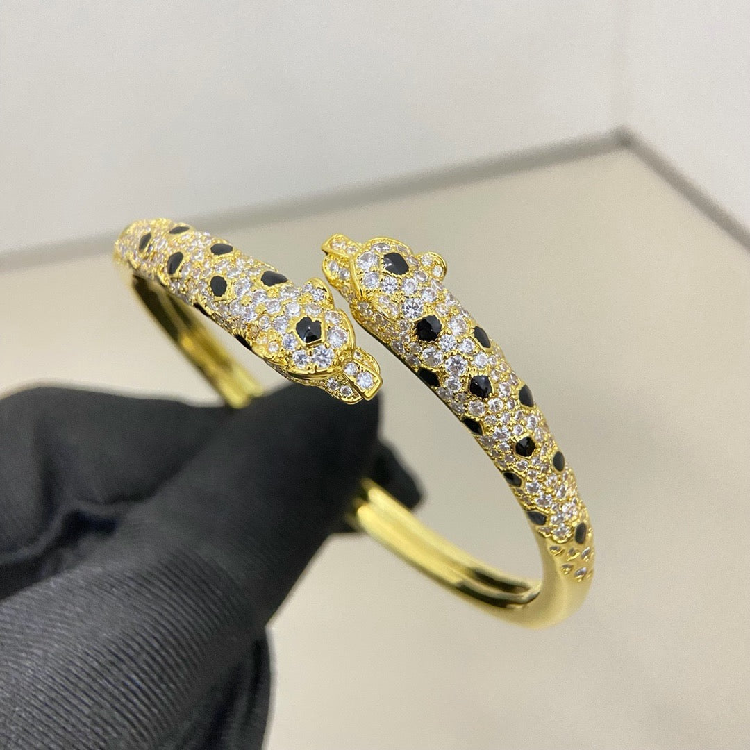 [Regalia Jewelry]PANTHERE DOUBLE HEADED HALF DIAMOND OPEN BRACELET