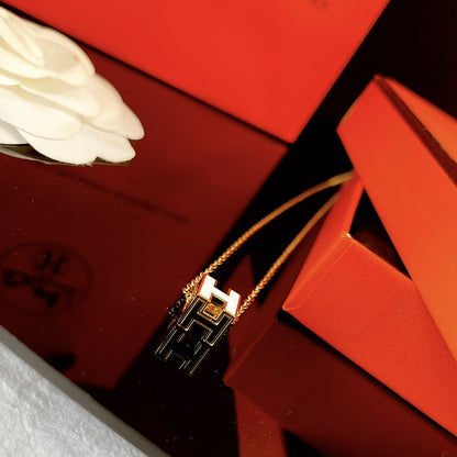 [Regalia Jewelry]H WHITE SQUARE GOLD NECKLACE