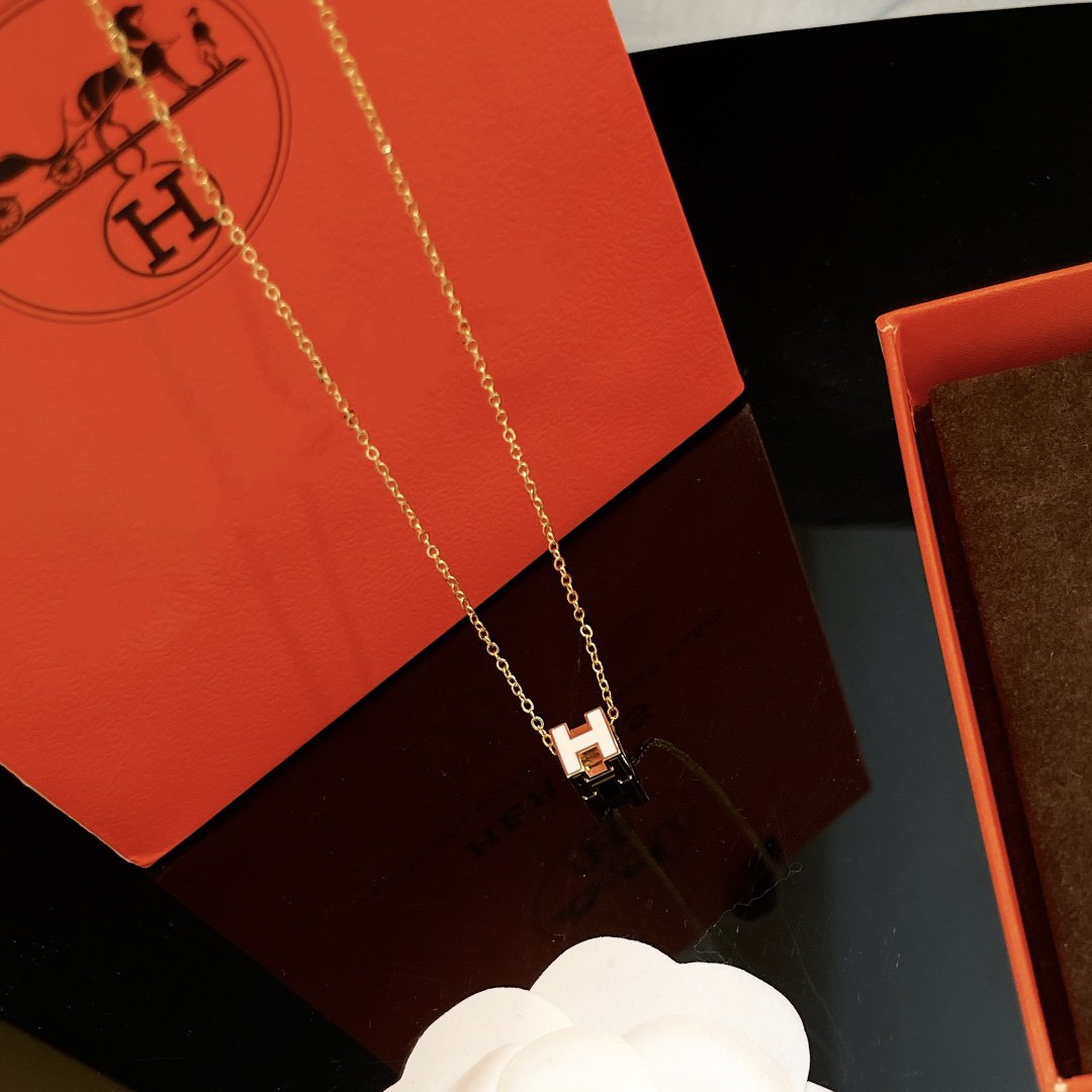[Regalia Jewelry]H WHITE SQUARE GOLD NECKLACE