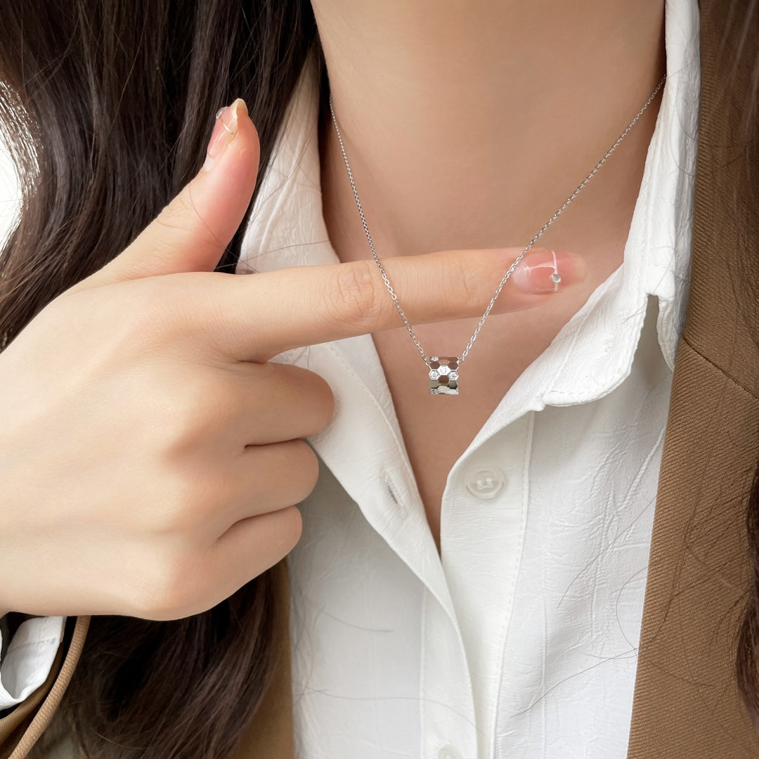 [Regalia Jewelry]BEE MINI PEDANT DIAMOND NECKLACE