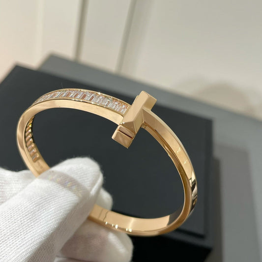 [Regalia Jewels]WIDE HINGED BANGLE PINK GOLD WITH BAGUETTE DIAMONDS