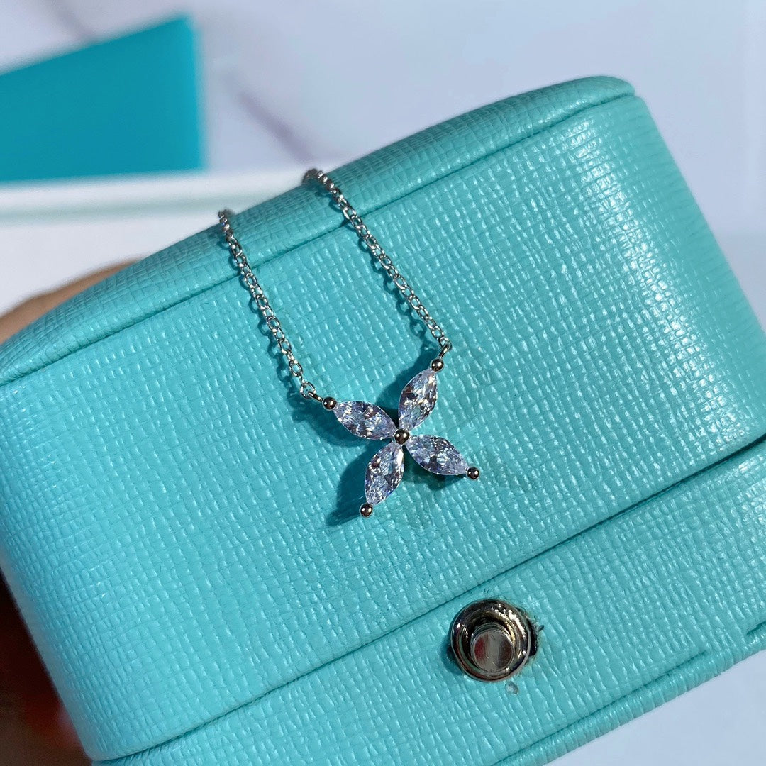 [Regalia Jewels]PLATINUM AND DIAMOND VICTORIA PENDANT NECKLACE