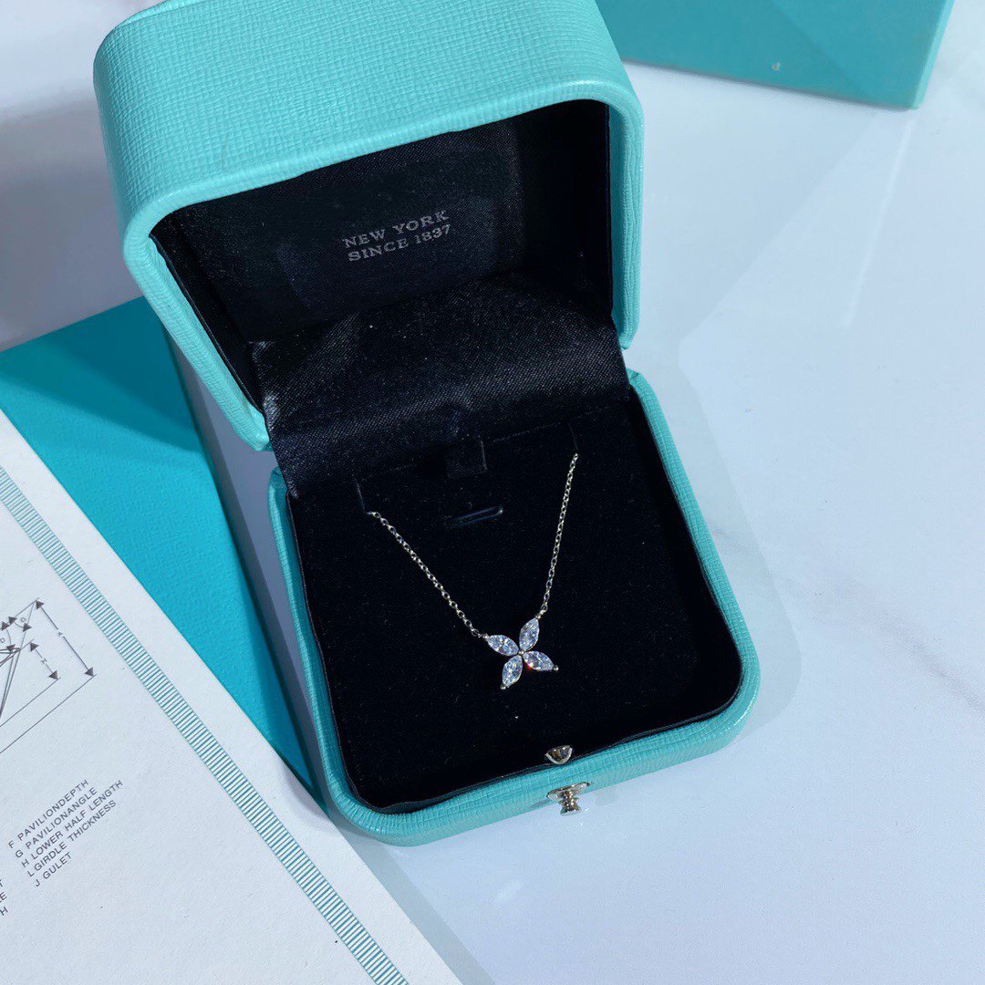 [Regalia Jewels]PLATINUM AND DIAMOND VICTORIA PENDANT NECKLACE