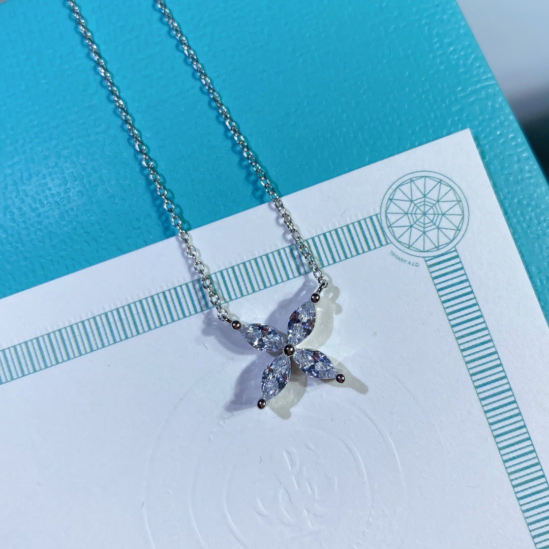 [Regalia Jewels]PLATINUM AND DIAMOND VICTORIA PENDANT NECKLACE