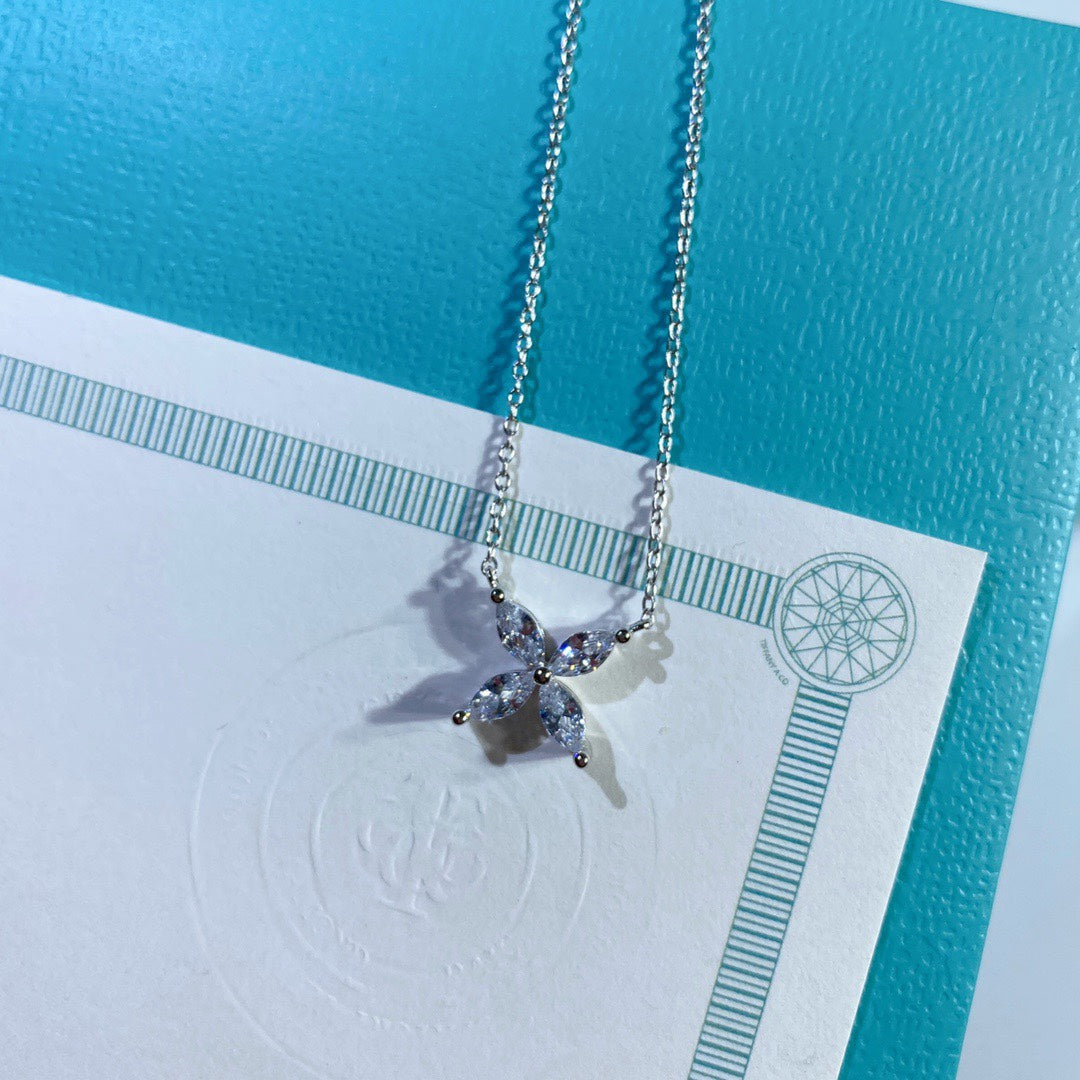 [Regalia Jewels]PLATINUM AND DIAMOND VICTORIA PENDANT NECKLACE