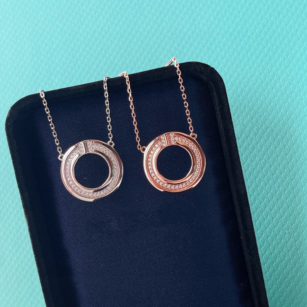 [Regalia Jewels]DIAMOND AND MOTHER OF PEARL CIRCLE PENDANT