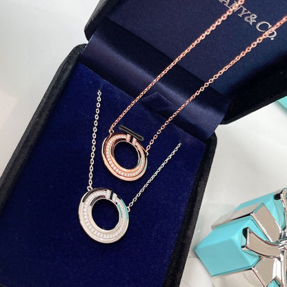 [Regalia Jewels]DIAMOND AND MOTHER OF PEARL CIRCLE PENDANT