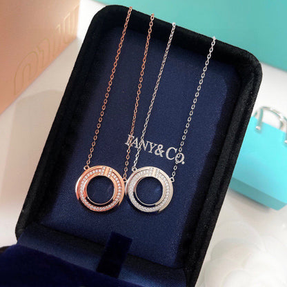 [Regalia Jewels]DIAMOND AND MOTHER OF PEARL CIRCLE PENDANT