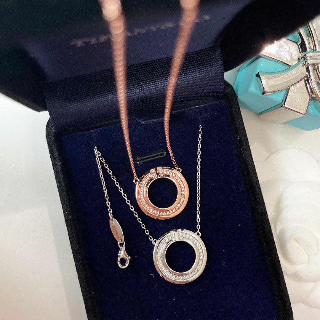 [Regalia Jewels]DIAMOND AND MOTHER OF PEARL CIRCLE PENDANT