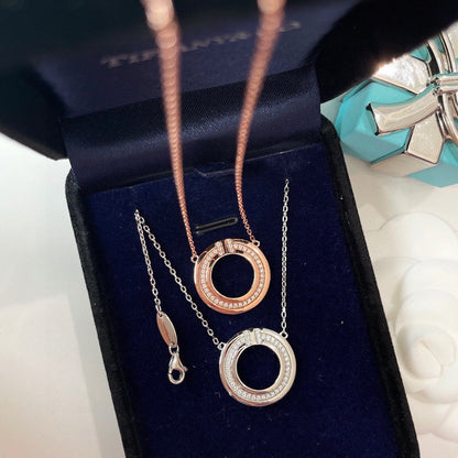 [Regalia Jewels]DIAMOND AND MOTHER OF PEARL CIRCLE PENDANT