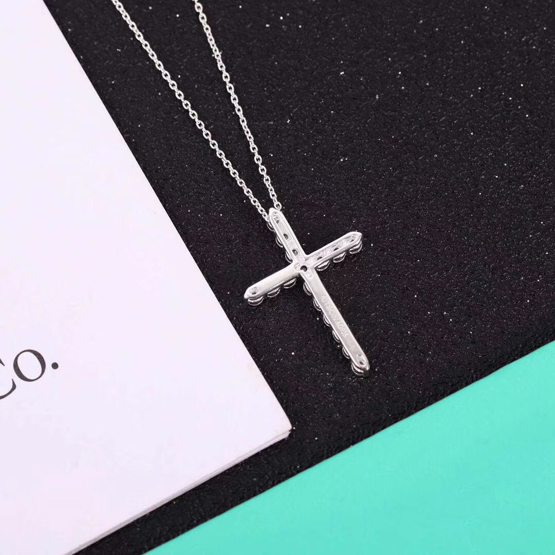 [Regalia Jewels]MOISSANITE STONE CROSS PENDANT NECKLACE SIMULATED DIAMOND CROSS CHOKER