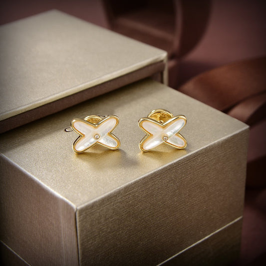 [Regalia Jewelry]JEUX DE WHITE MOP GOLD DIAMOND EARRINGS