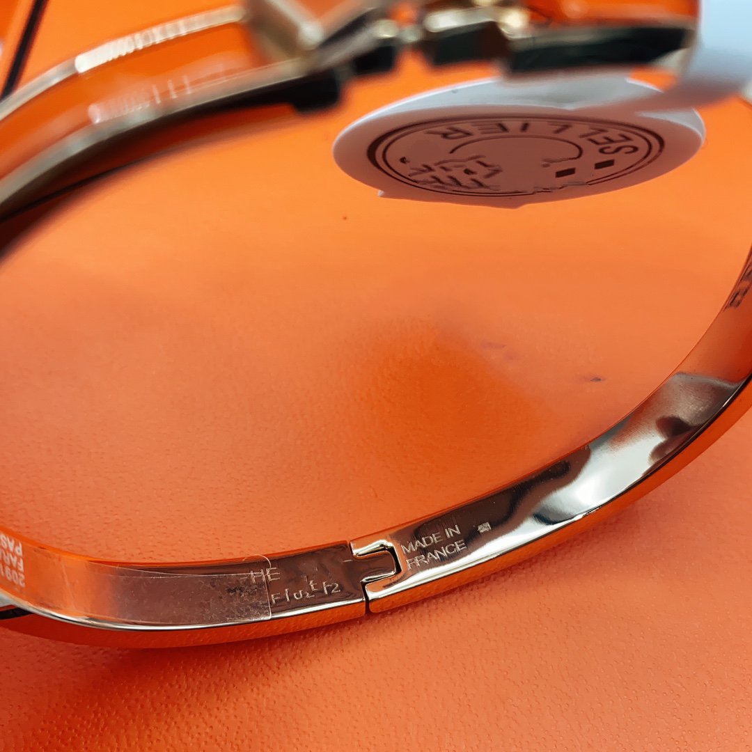 [Regalia Jewelry]CLASSIC HM CLIC RED 8MM ENAMEL BRACELET