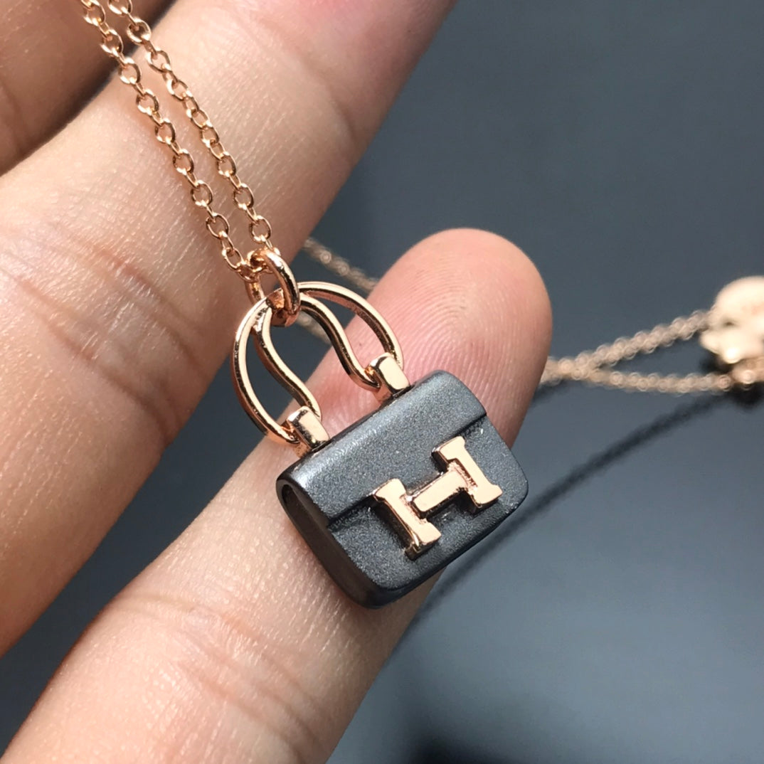 [Regalia Jewelry]WOMEN'S HM AMULETTES CONSTANCE PENDANT NECKLACE