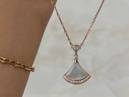 [Regalia Jewelry]DREAM NECKLACE MOP PINK GOLD DIAMOND