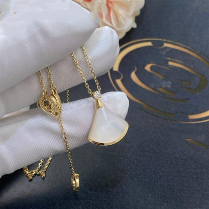 [Regalia Jewelry]DREAM NECKLACE WHITE MOP GOLD 1 DIAMOND