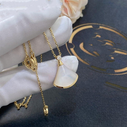[Regalia Jewelry]DREAM NECKLACE WHITE MOP GOLD 1 DIAMOND