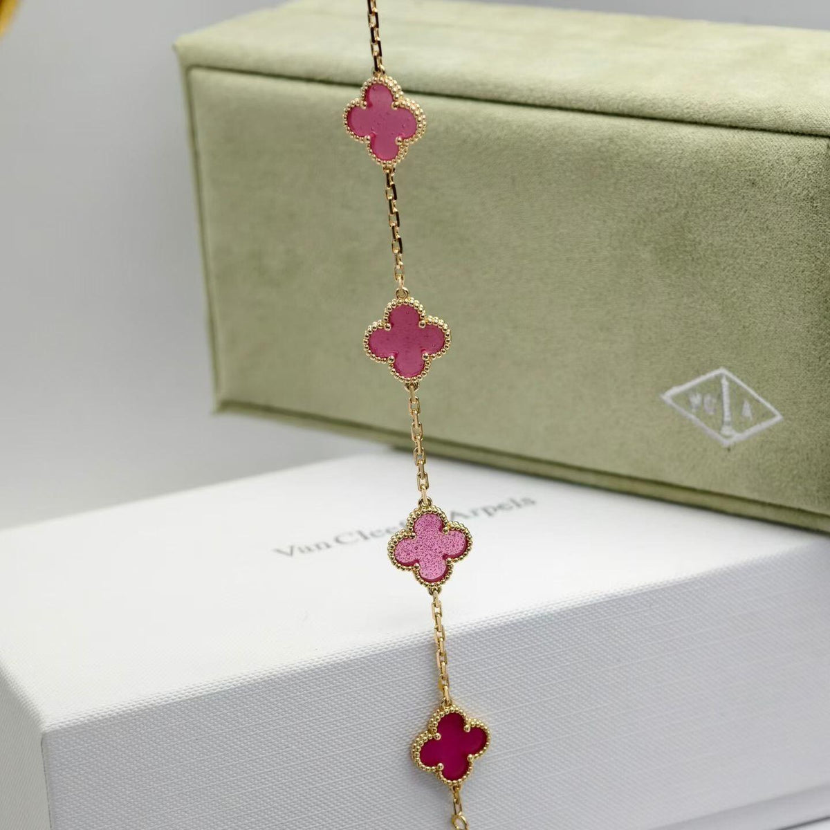 [Regalia Jewelry]CLOVER 5 MOTIFS PINK ENAMEL BRACELET