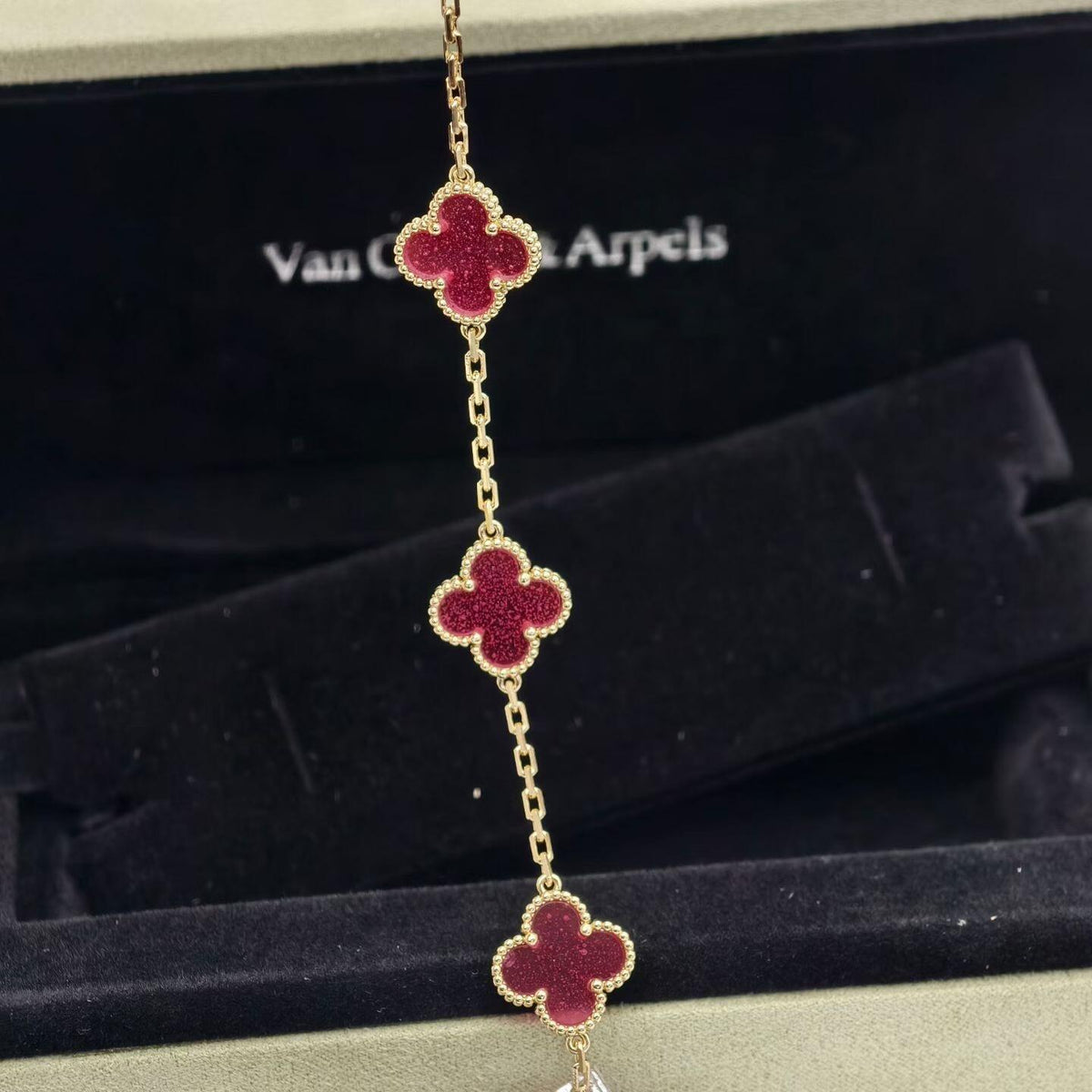 [Regalia Jewelry]CLOVER 5 MOTIFS PINK ENAMEL BRACELET