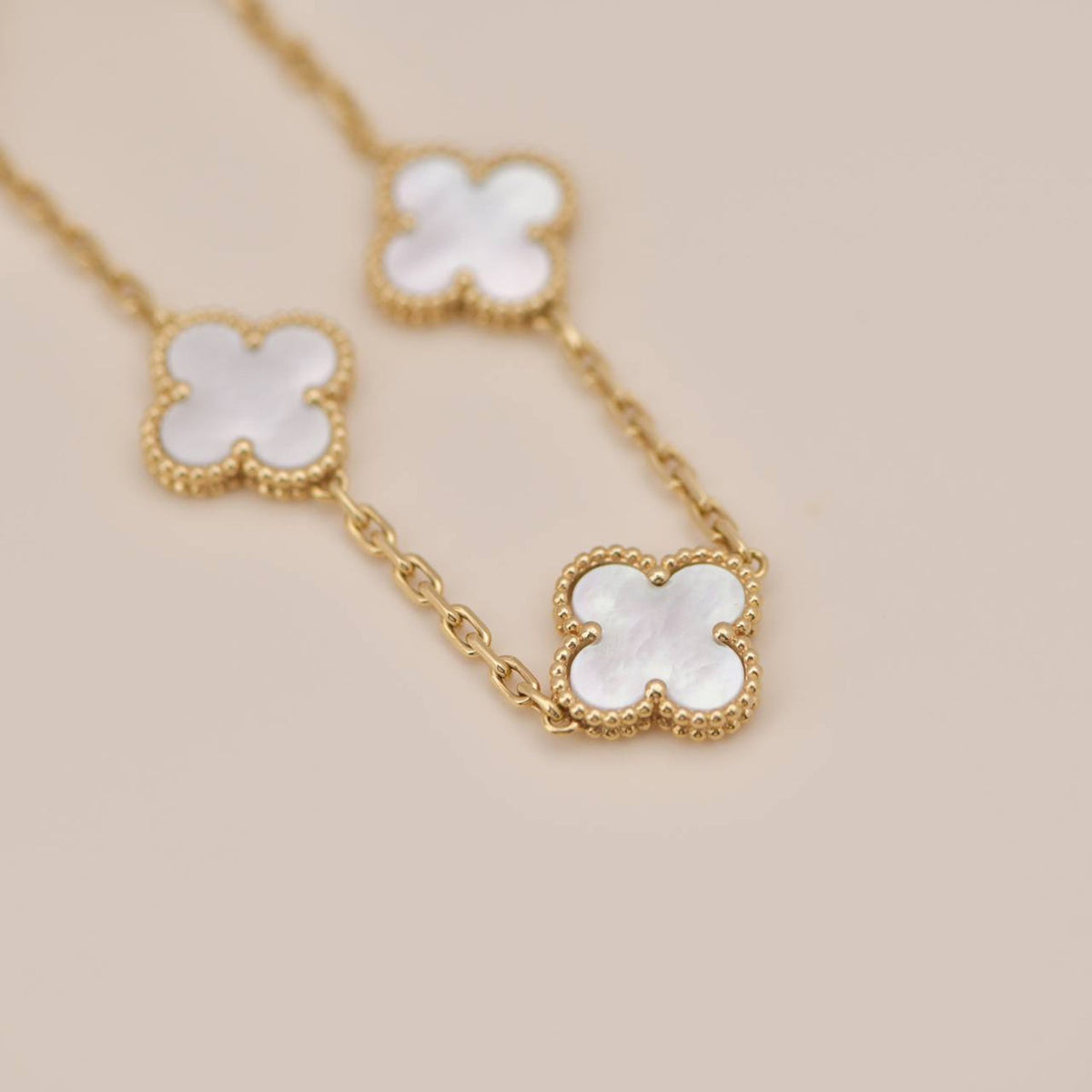 [Regalia Jewelry]CLOVER  5 MOTIF WHITE MOP BRACELET