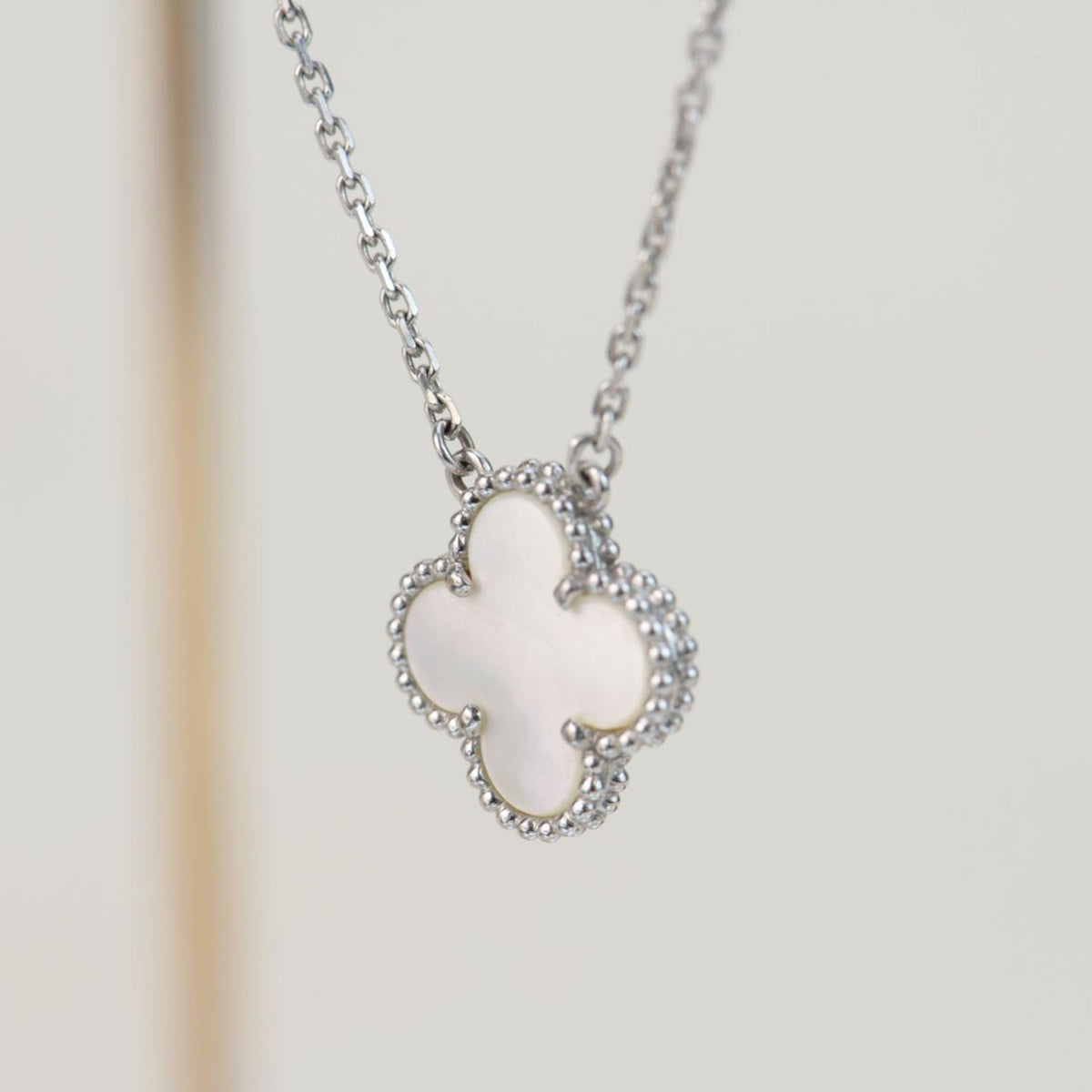 [Regalia Jewelry]CLOVER  15MM WHITE MOTHER-OF-PEARL SILVER