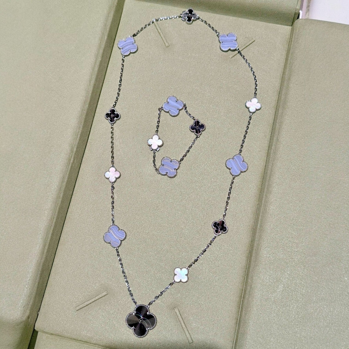 [Regalia Jewelry]DETACHABLE CLOVER 15(11+4) FLOWER SILVER NECKLACE SET