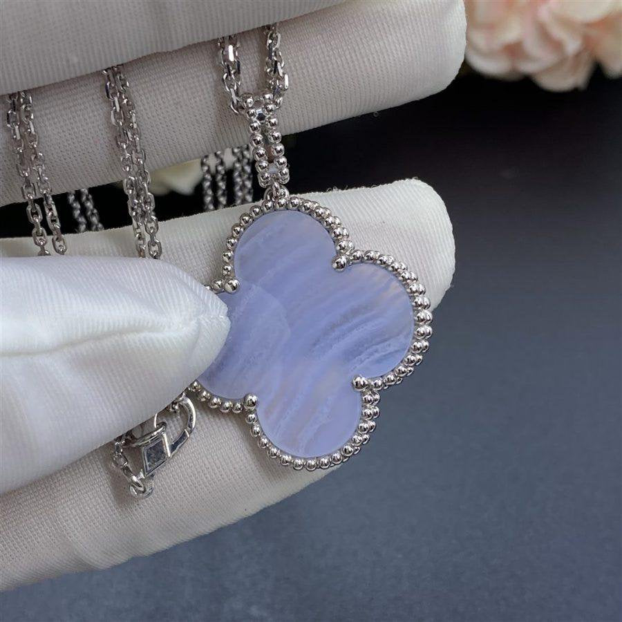 [Regalia Jewelry]CLOVER SILVER CHALCEDONY BIG CLOVER NECKLACE