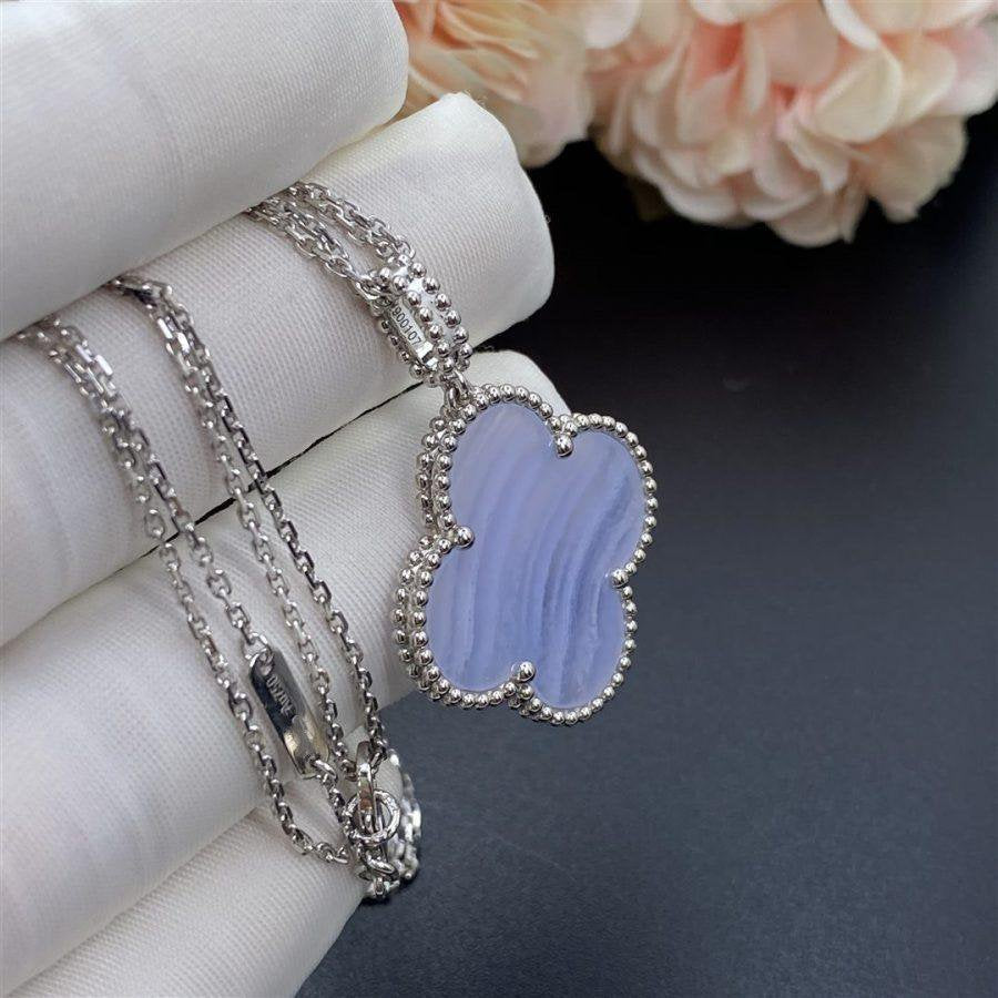 [Regalia Jewelry]CLOVER SILVER CHALCEDONY BIG CLOVER NECKLACE