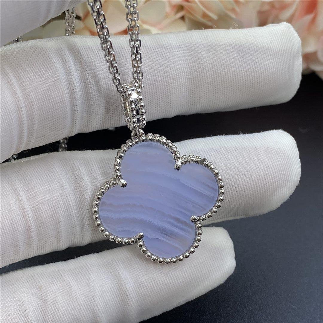 [Regalia Jewelry]CLOVER SILVER CHALCEDONY BIG CLOVER NECKLACE