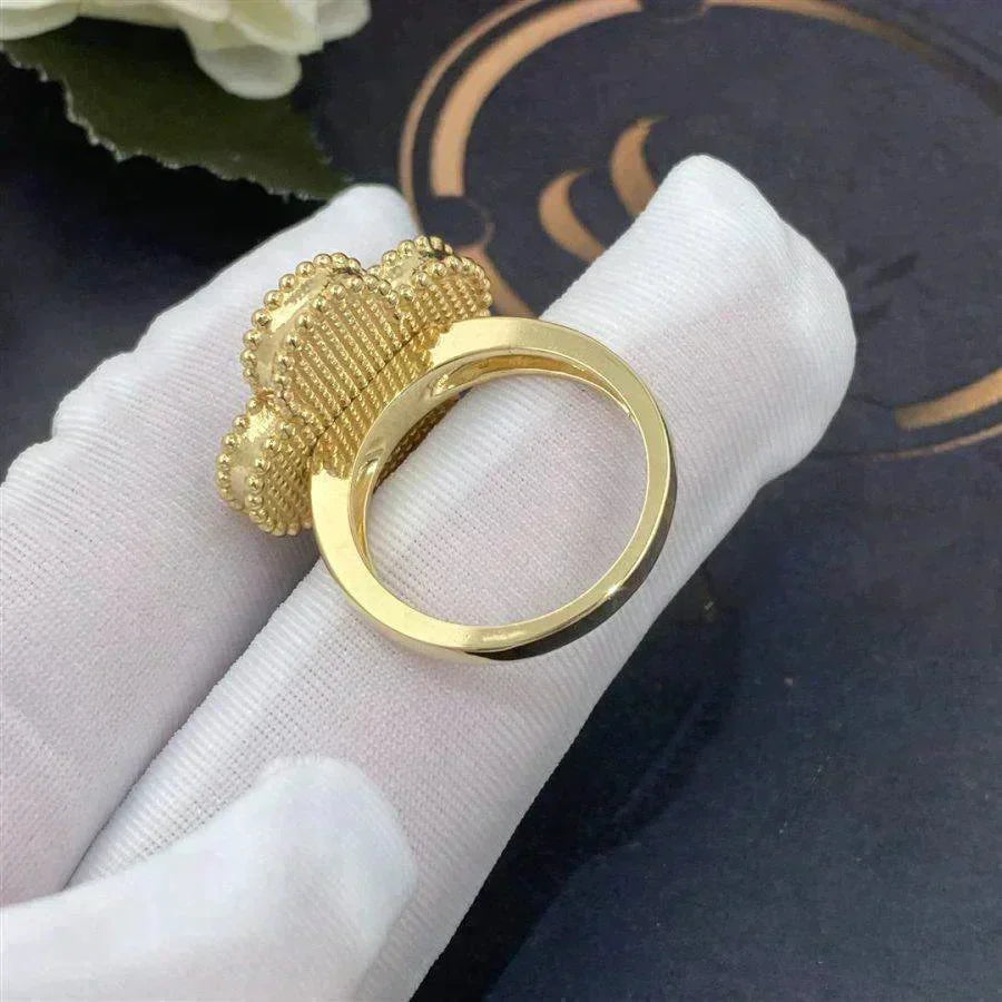 [Regalia Jewelry]CLOVER WHITE MOP RING