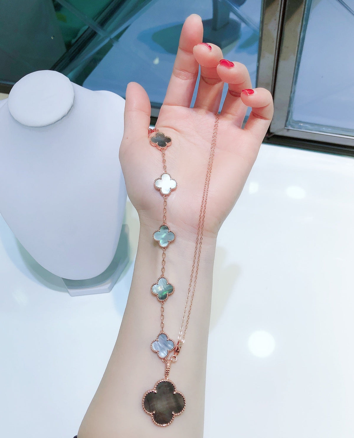 [Regalia Jewelry]COMBINED BRACELET 5 MOTIFS AND NECKLACE DARK MOP ROSE GOLD