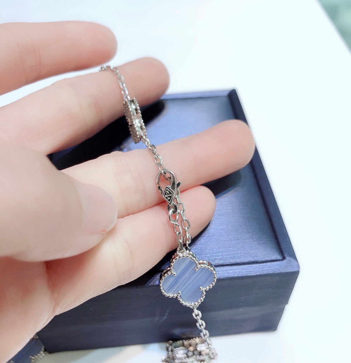 [Regalia Jewelry]CLOVER 10 MOTIFS CHALCEDONY DIAMONDS SILVER NECKLACE